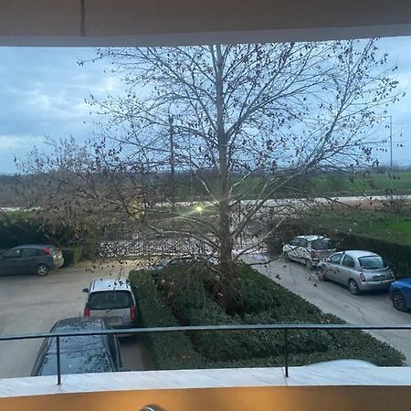 Larisa City Ap Екстериор снимка